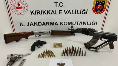 Kırıkkale'de operasyon düzenlenen köy evinde samanların arasından kalaşnikof çıktı! - Resim : 1