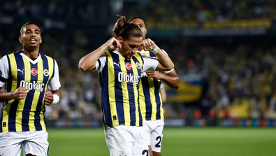 Fenerbahçe’de sakatlık şoku! Resmi açıklama geldi: Arka adalesinde yırtık tespit edildi - Resim : 1