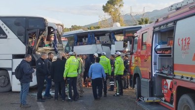 Hatay'da işçi servisleri çarpıştı! 6 kişi yaralandı - Resim : 1