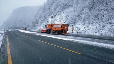 Bolu Dağı’nda kar ve sis etkili olmaya devam ediyor! - Resim : 1