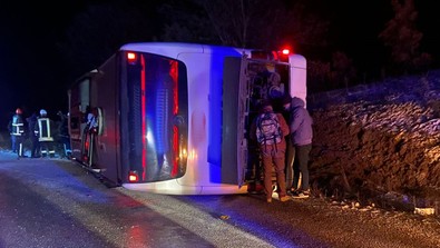 Kütahya’da otobüs devrildi! Çok sayıda yaralı var - Resim : 1