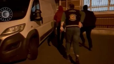 Başkentte dev operasyon! Baskın düzenlenen depada 3 milyon TL değerinde makaron ele geçirildi! - Resim : 1