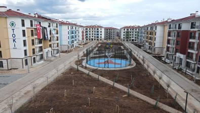 Asrın felaketinin yaraları, asrın birlikteliği ile sarılıyor! Depremin birinci yılında 46 bin konut hak sahiplerine teslim ediliyor - Resim : 1