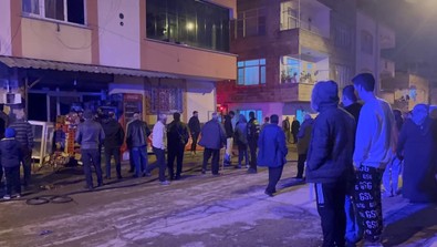 Yangın çıkan evin imdadına vatandaşlar yetişti: Kovalarla su taşıdılar - Resim : 1