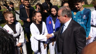 Gençlik ve Spor Bakanı Bak müjdeyi verdi: “İhalesini yapıp, Kahramanmaraş’a kazandıracağız" - Resim : 1