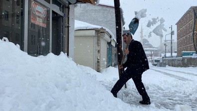 Bingöl’ün kar esareti Mart ortasında hala devam ediyor! 15 köy şiddetli kar yağışı nedeniyle ulaşıma kapandı - Resim : 1