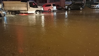 Erciş'e bayram öncesi yağmur sürprizi - Resim : 1