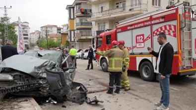Kırıkkale'de otomobil ile cip kafa kafaya çarpıştı: 2'si ağır 3 kişi yaralandı - Resim : 1