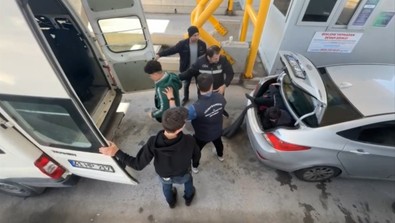 Göçmen kaçakçılığı yapan suç örgütüne yönelik operasyonda yakalanan 21 şüphelinin tamamı tutuklandı! - Resim : 1