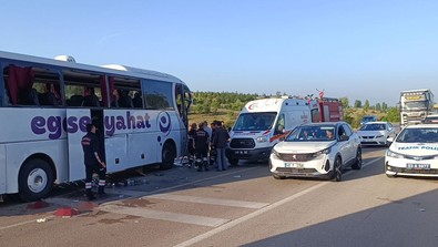 Afyonkarahisar'da yaşanan kazada korkunç detay ortaya çıktı: 1 ölü, 16 yaralı! - Resim : 1