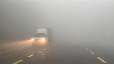 Bolu Dağı’nda göz gözü görmüyor! Yoğun sis sebebiyle görüş mesafesi yer yer 10 metreye kadar düştü - Resim : 2