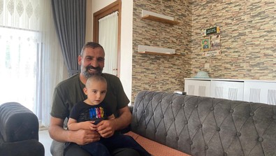 Artvin'de arabanın içine bakan emniyet kemeri takılmış halde onu görünce şaştı kaldı. Sahibi, son bir kez gezdirmek istedi - Resim : 1