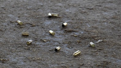 Şanlıurfa'da hayvan pazarında 2 grup arasında silahlı kavga çıktı! Vatandaşlar nereye kaçacağını şaşırdı! 1'i ölü çok sayıda yaralı var! - Resim : 2