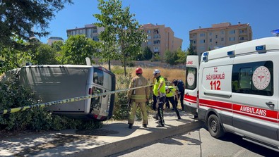 İstanbul Pendik'te korkunç olay! Kontrolden çıkan araç kaldırımda yürüyen yayayı ezdi! - Resim : 1