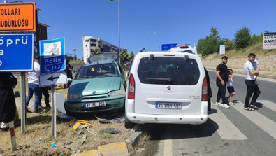 Kastamonu’da trafik kazası! Kamyonet ile otomobil çarpıştı: 3 yaralı! - Resim : 2