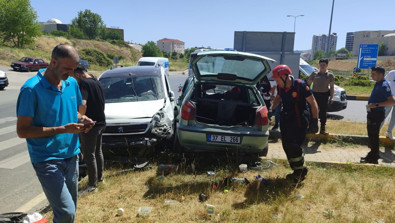 Kastamonu’da trafik kazası! Kamyonet ile otomobil çarpıştı: 3 yaralı! - Resim : 1