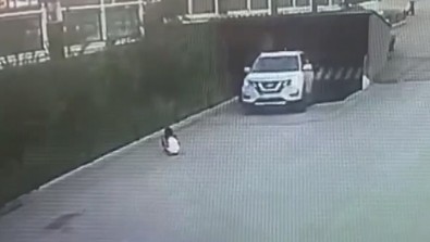 Erzurum'da feci olay! Garajdan çıkan araç 5 yaşındaki Alparslan Cellat'ı ezdi! - Resim : 1