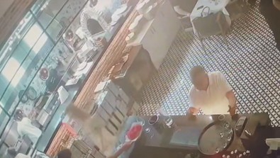 Kadıköy'deki restoranda zor anlar! - Resim : 2