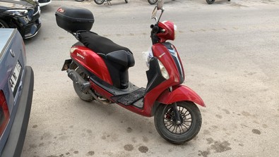 Motosiklet 4 yaşındaki çocuğa çarptı! O anlar kamerada! - Resim : 2