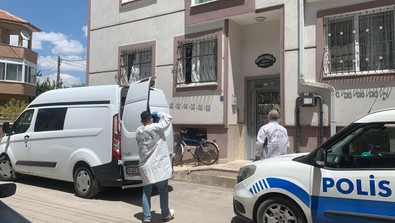 Karaman’da acı olay! Babasını göğsünden silahla vurulmuş halde buldu! - Resim : 1