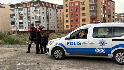 Markette bıçaklı kavga! 14 yaşındaki çocuk bıçaklandı: 4 şüpheli yakalandı! - Resim : 1