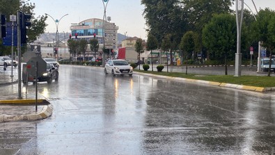 Kocaeli'de yüzde 71'leri görmüştü. Sıcak ve bunaltıcı hava yerini ona bıraktı. Kent sakinleri, kısa süre de olsa rahat bir nefes aldı - Resim : 1