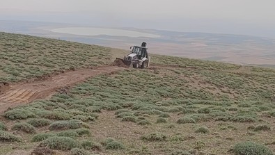 Türkiye'nin üçüncü en yüksek dağına ev sahipliği yapan Bitlis'te dağcıların vazgeçilmezi olan Süphan Dağı'nda çalışmalar başladı. Büyük bir nimet - Resim : 2