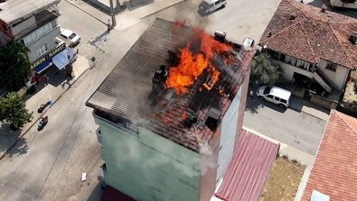 Tokat'ta 4 katlı binanın çatı katında yangın paniği! Ekiplerin hızlı müdahalesi faciayı önledi! - Resim : 3