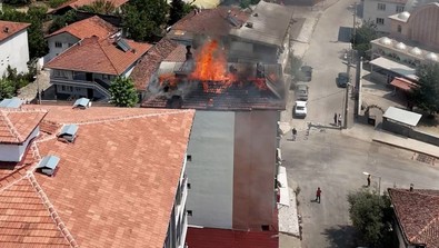 Tokat'ta 4 katlı binanın çatı katında yangın paniği! Ekiplerin hızlı müdahalesi faciayı önledi! - Resim : 2