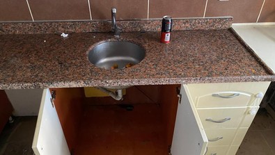 Yer: İstanbul! "2 ay sonra çıkacağım" dedi! 7 yıllık kiracı evi bu hale getirdi! - Resim : 2