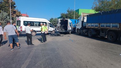 Gaziantep'te feci kaza! İşçi servisleri kafa kafaya çarpıştı: Çok sayıda yaralı var! 1'inin durumu ağır! - Resim : 1