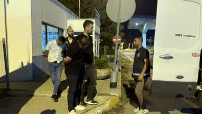 Kapalı kasa minibüste 6 kaçak göçmen yakalandı! - Resim : 1