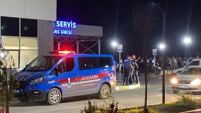 Osmaniye'de iki grup arasında kavga! Taş ve sopalar havada uçuştu! Ortalık savaş alanına döndü! Kavgada belde belediye başkanı da yaralandı! - Resim : 1
