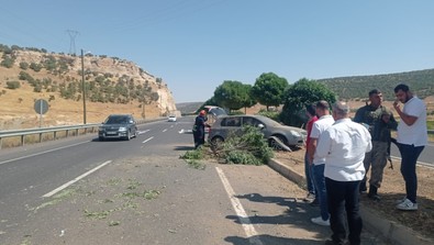 Sürücüsünün kontrolünden çıkan otomobil refüje çıktı: 1 yaralı - Resim : 1