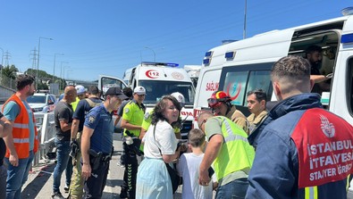 Sultanbeyli TEM Otoyolu'nda feci kaza! Otomobile TIR çarptı: Yaralılar var! - Resim : 1