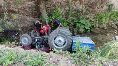 Bursa'da feci kaza! Traktör dere yatağına uçtu! Sürücü feci şekilde can verdi - Resim : 1