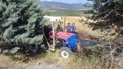 Traktörün lastiğinin altında kalan vatandaş, yaşamını yitirdi! - Resim : 1