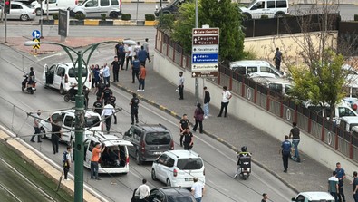 Gaziantep'te iki grup arasında kavga! Yumruklar havada uçtu! Ortalık savaş alanına döndü! - Resim : 2