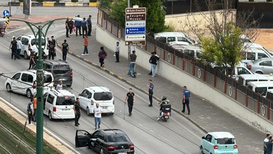 Gaziantep'te iki grup arasında kavga! Yumruklar havada uçtu! Ortalık savaş alanına döndü! - Resim : 1