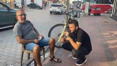 Osmaniye'de 15 ay önce sahiplendiği canlıyı iş yerine götürdü. Esnafın maskotu oldu - Resim : 1