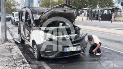 Kartal'da park halindeki hafif ticari araçta yangın! Kullanılamaz hale geldi - Resim : 1