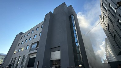 Beylikdüzü'nde fabrikada yangın çıktı! İtfaiye ekiplerinin müdahalesiyle yangın söndürüldü - Resim : 2