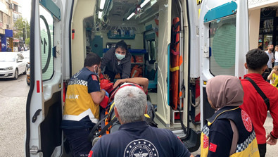 Adıyaman'da seyir halindeyken üzerine ağaç dalı düştü - Resim : 1