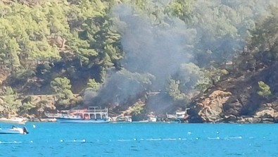 Antalya'da tur teknesi alev topuna döndü! Cayır cayır yanan tekne suya gömüldü - Resim : 1