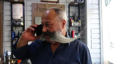 Aylık 15 bin TL masrafı olan bıyıklarına gözü gibi bakıyor! 'Pala Dayı' dudak uçuklatan teklifi reddetti - Resim : 1