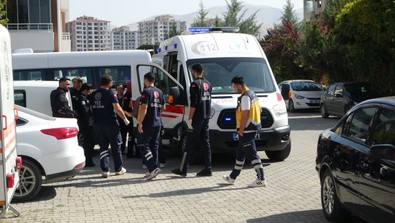 Sitede yangın çıktı! Evde yalnız kalan çocuklar böyle kurtuldu! - Resim : 1