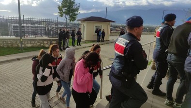 Bursa'da fuhuş çetesine darbe! Çete üyesi 22 kişi tutuklandı - Resim : 1