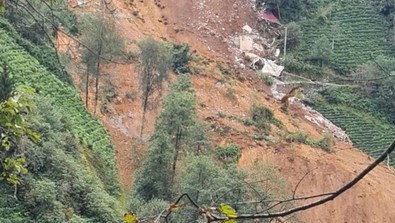 Rize'de heyelan! 3 ev toprak altında kaldı - Resim : 3