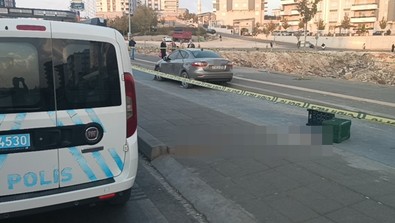Gaziantep'te feci kaza! 20 yaşındaki sürücü kaldırımdaki 2 kadını ezdi: Ölü ve yaralı var - Resim : 2