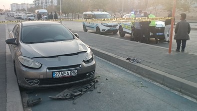 Gaziantep'te feci kaza! 20 yaşındaki sürücü kaldırımdaki 2 kadını ezdi: Ölü ve yaralı var - Resim : 1